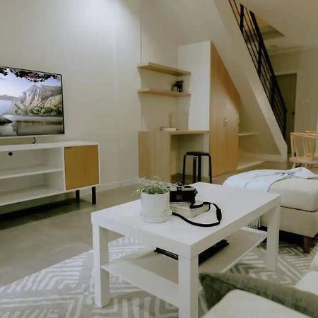 Two Bedroom Residential Home With Own Parking Angeles Exterior photo